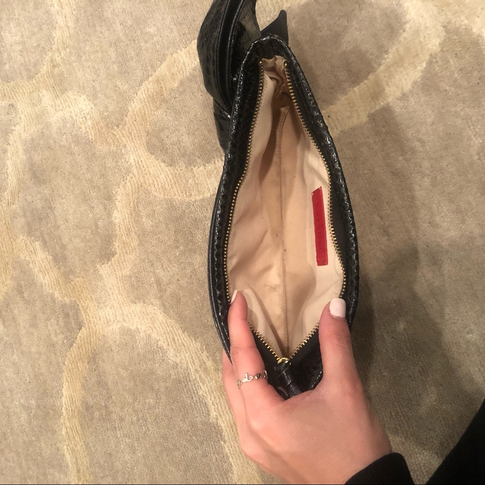 Valentino Garavani Python Bow Clutch - Picture 7 of 8